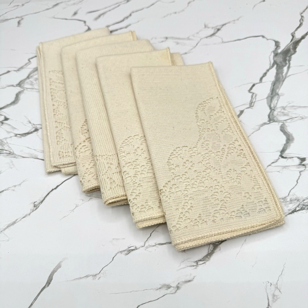 Vintage Quaker Lace Napkins Set of 5 Permanent Press Soil Release Cutwork Corner